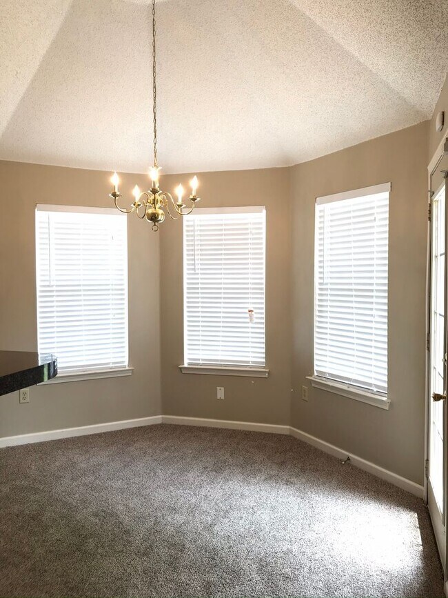 Building Photo - Olive Branch - 3 Bedroom, 2 Full bath Split Plan with Patio and Wood Privacy Fenced in Yard - Ove...