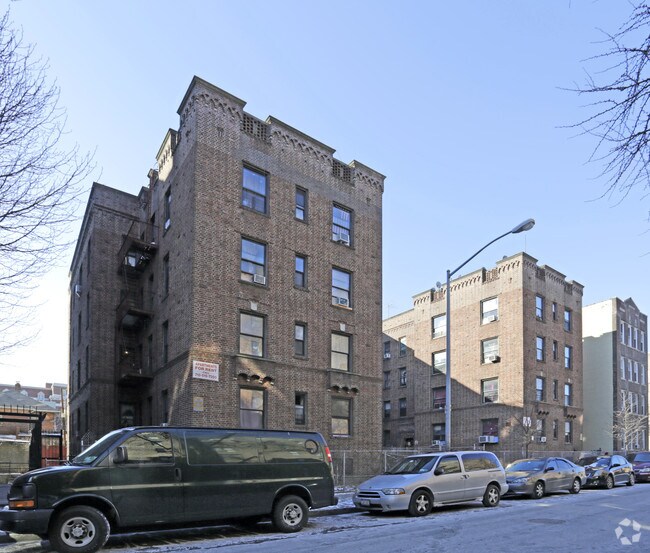 Building Photo - Elmhurst