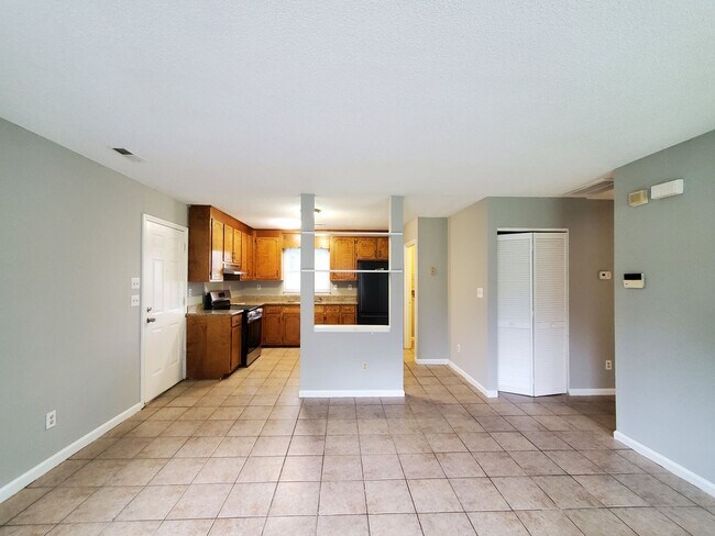 Foto del edificio - Beautiful 2 Bedroom 1 Bath Duplex Available for Rent in Charlotte, NC 28215
