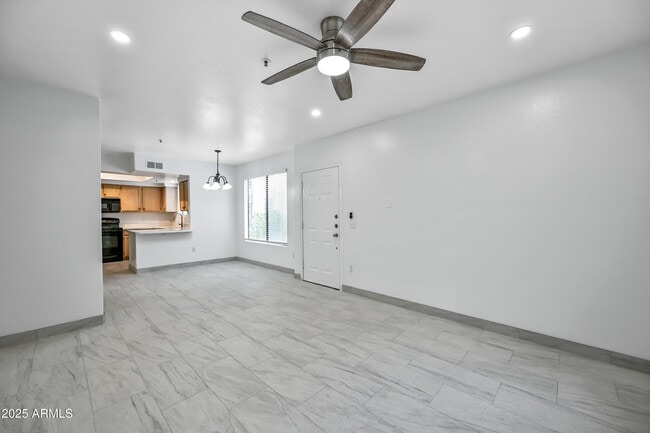 Foto del edificio - 4925 E Desert Cove Ave