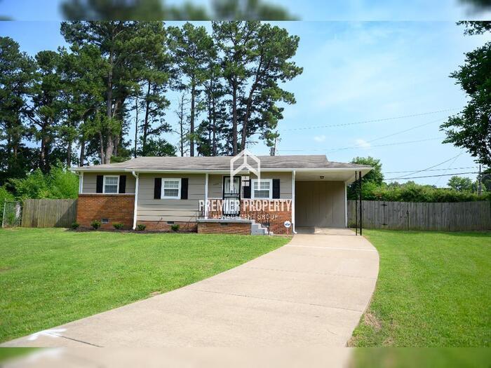 Primary Photo - 1647 Leigh Dr