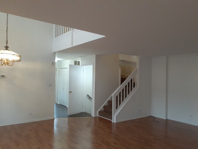 Building Photo - 251 E Forest Knoll Dr