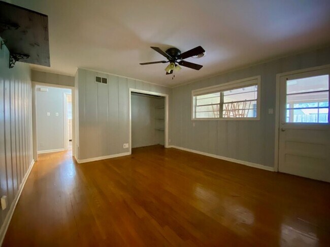 Building Photo - 3 Bedroom 2 Bath Home in Broadmoor!