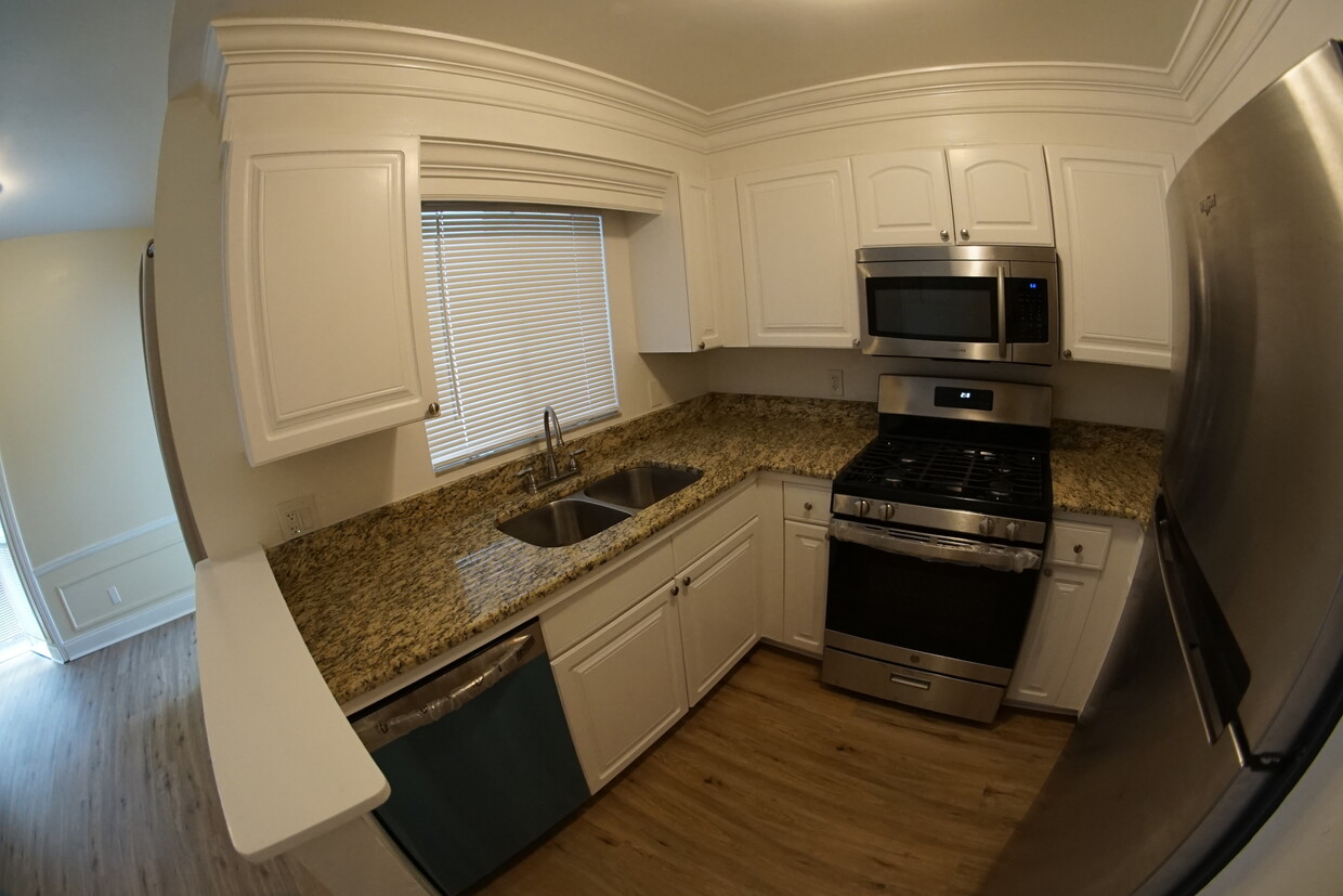 Primary Photo - 6159 Sandcrest Cir