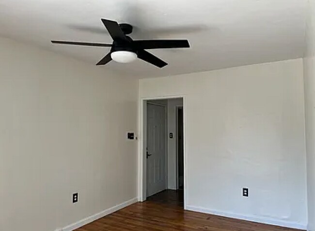 Foto del edificio - 1327 N Orange Dr