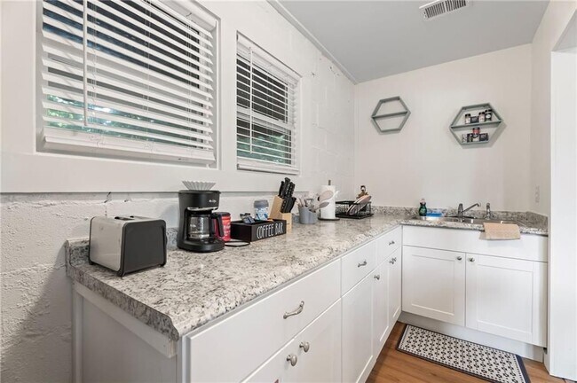 Foto del edificio - 255 Richardson Rd NW