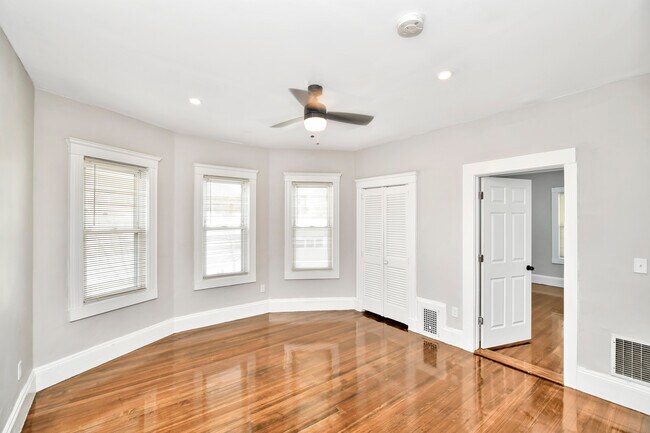 Building Photo - 68 Percival St
