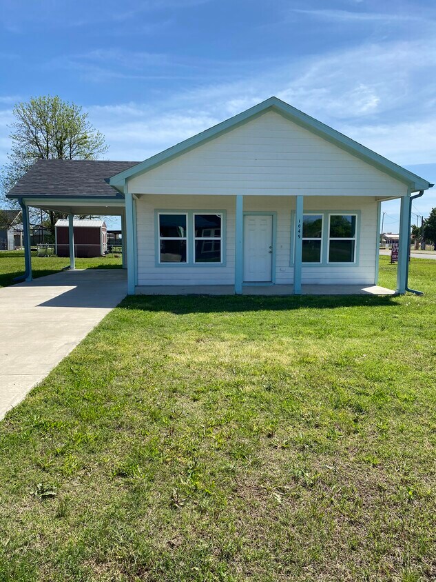 Primary Photo - 1049 Chesnut Ln