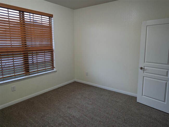 Building Photo - 5206 Gerent Ln