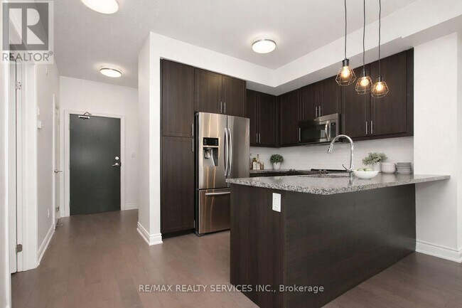 Building Photo - 3170 Erin Mills Pkwy