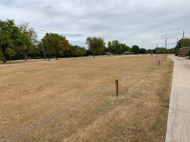 Building Photo - 2301 Briarwood Dr