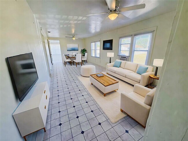 Foto del edificio - 2320 Crest Dr