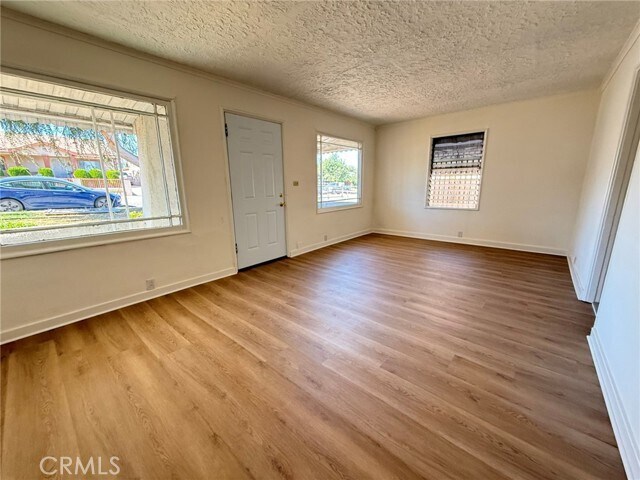 Foto del edificio - 2402 Denton Ave
