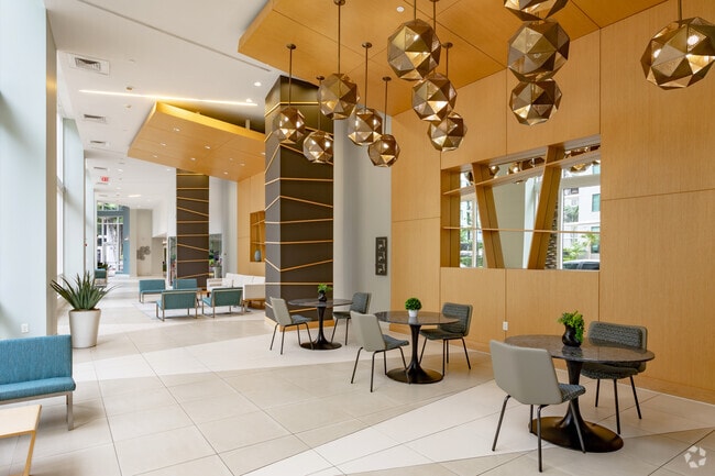 Lobby Photo - Midtown 24