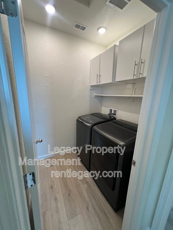 Building Photo - 436 Rose St