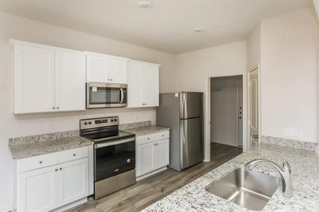 Building Photo - 2032 Hialeah Dr