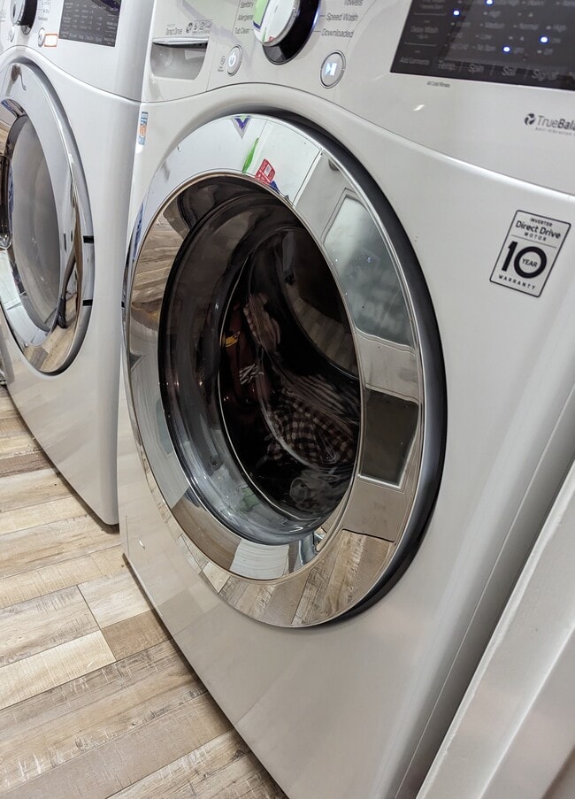 Foto del edificio - 15931 Tuba St