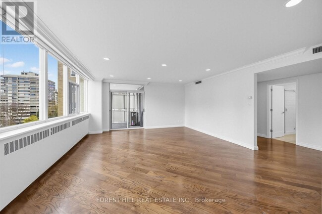 Building Photo - 561 Avenue Rd