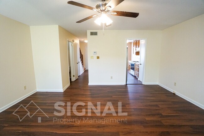 Foto del edificio - 395 Jamestown Manor Drive
