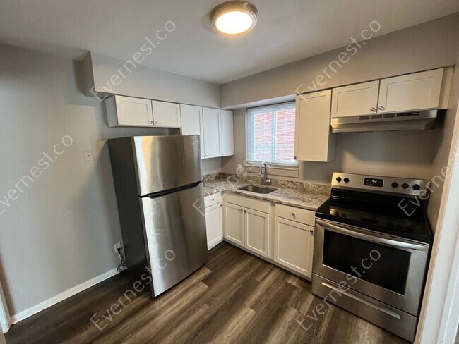Building Photo - 20894 Lancaster St