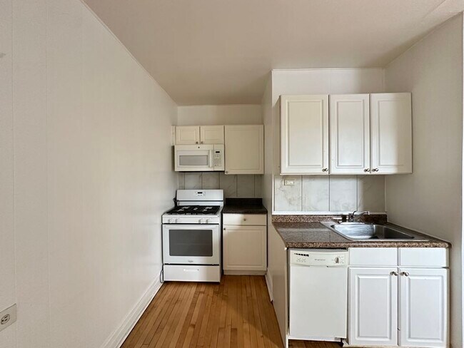 Foto del edificio - 4409 N Kenneth Ave