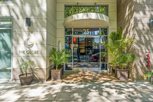 Building Photo - "Chic 1-Bedroom Furnished Apartment with G...