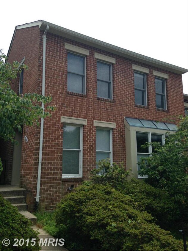 4900 Cloister Dr, Rockville, MD 20852 Condo for Rent in Rockville, MD