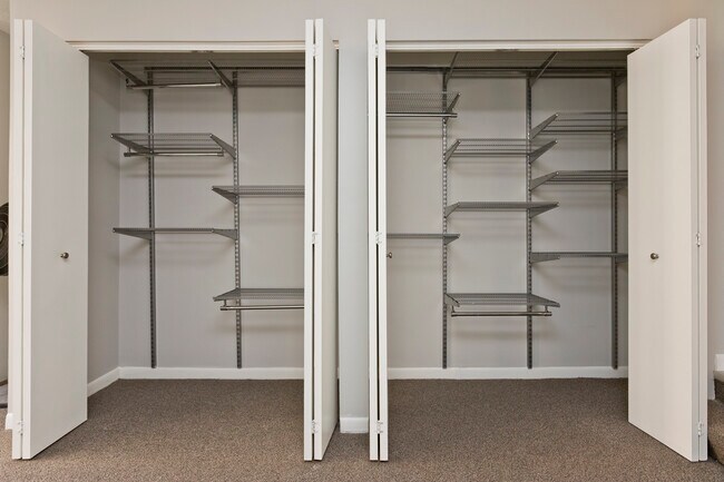 Building Photo - 230 E Ontario St