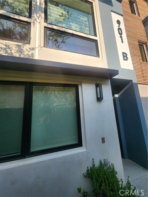 Foto del edificio - 901 W Duarte Rd