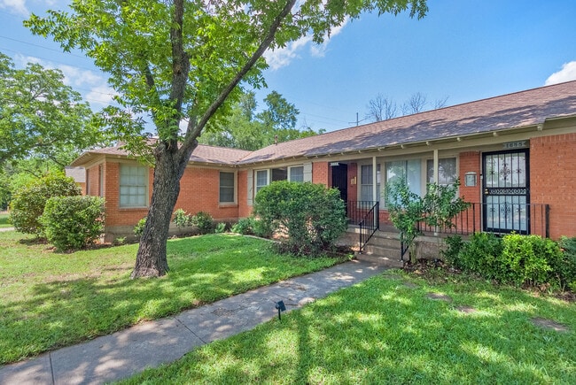 Building Photo - 1653 Mariposa Dr