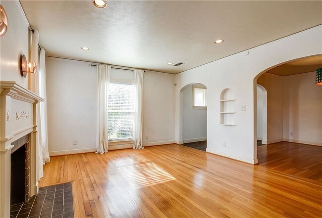 Foto del edificio - 7019 Lindsley Ave