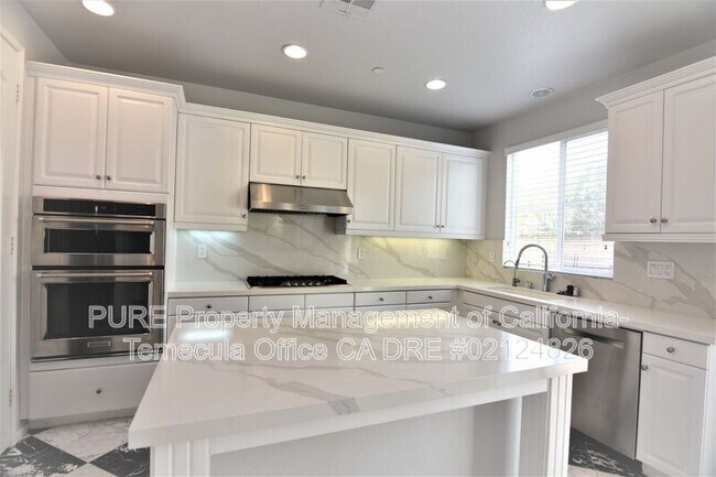 Foto del edificio - 3733 Lake Park Rd