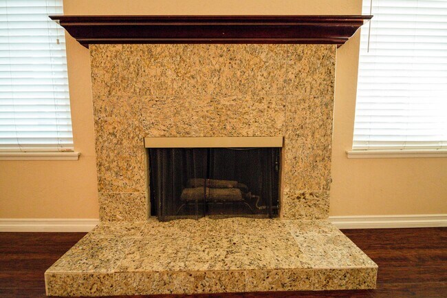 Foto del edificio - Spacious 4 Bed / 2 Bath Pool Home in Prime Corona Location!