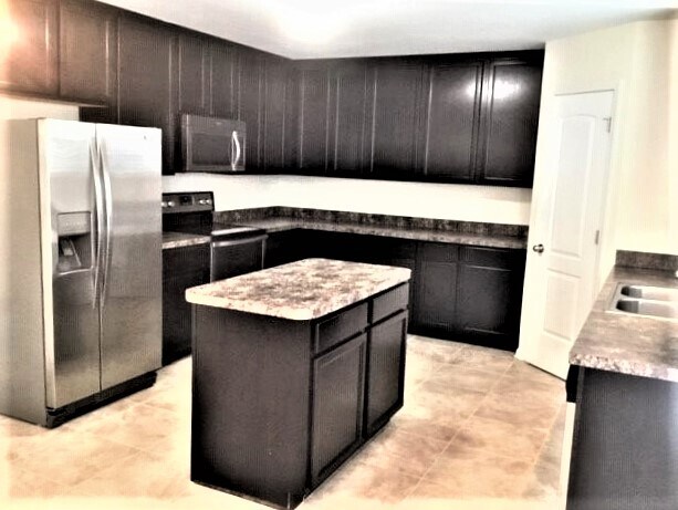 Foto del edificio - 383 Summergate Drive