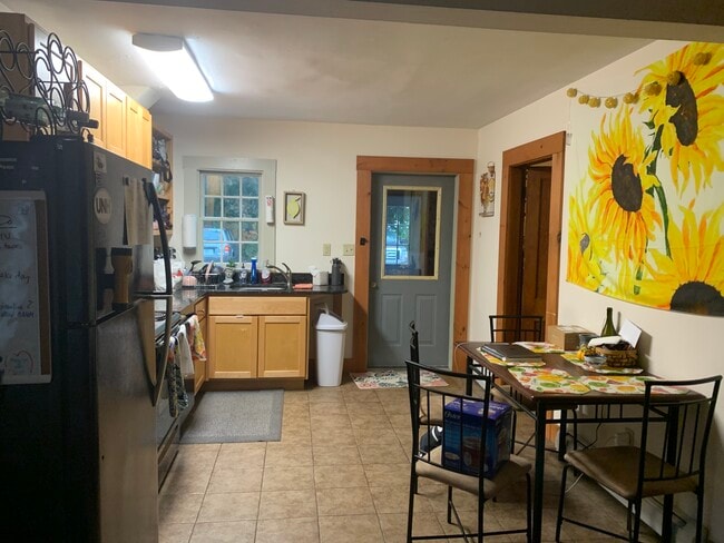 Kitchen - 9 Dover Rd