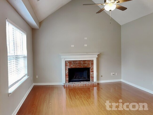 Foto del edificio - 5005 Hyacinth Ln