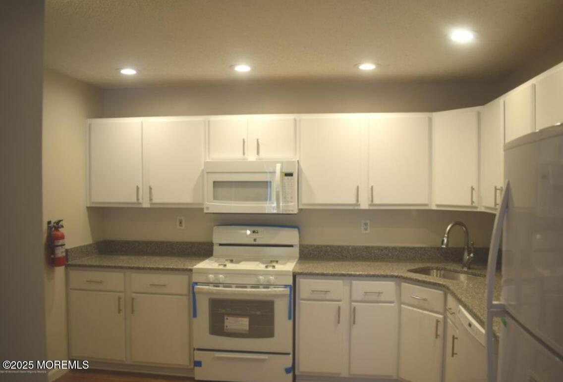 Foto del edificio - 225 Tulip Ln