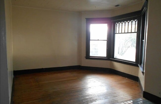 Building Photo - 2 Bedroom House Within Moments of Downtown and WWU