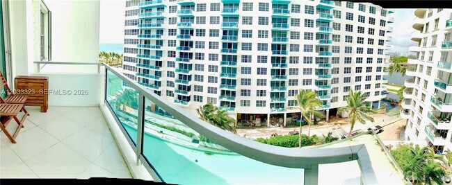 Foto del edificio - 5151 Collins Ave