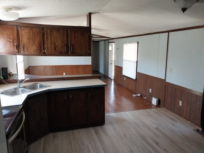 Building Photo - 211 Duchess Dr