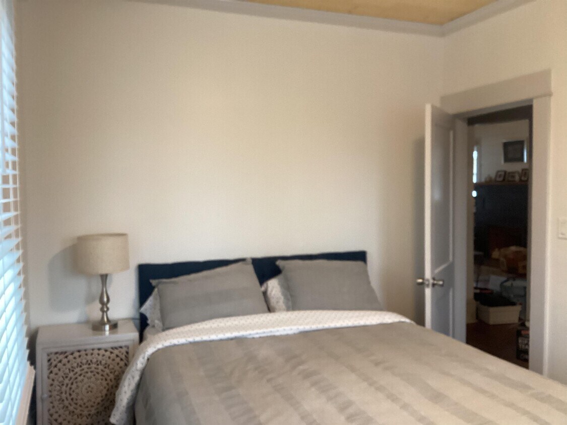 Foto principal - 107 Riverview Dr