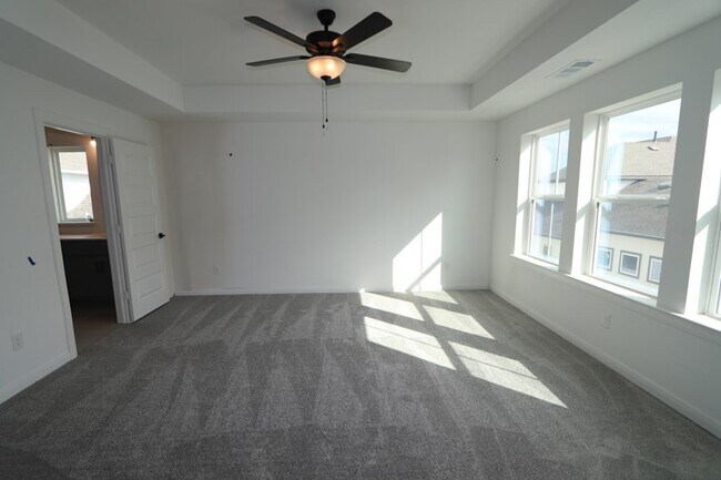 Building Photo - 13341 Hedgebrook Pl