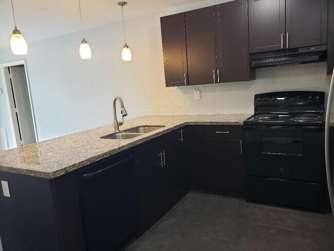 Building Photo - 4392 Riverside Dr
