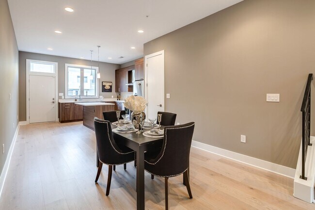 Foto del edificio - Queen Village Townhome with Parking