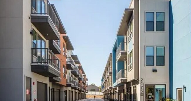 Foto del edificio - 2115 Tucker St