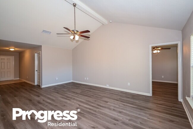 Building Photo - 1327 Chapman Dr