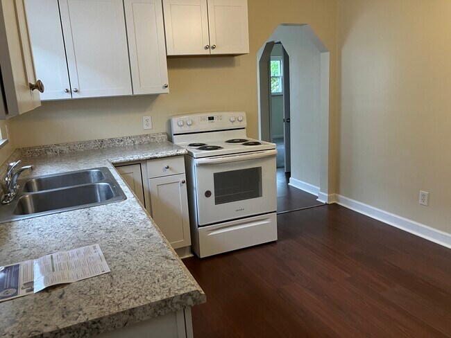 Kitchen2 - 118 E 35th St
