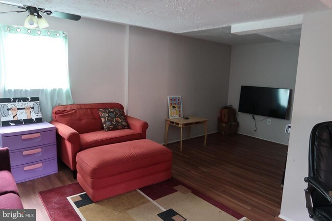 Foto del edificio - 5222 Hayledge Ct