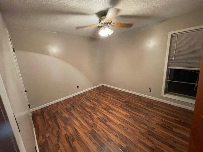 Building Photo - 1408 Kimberly Dr