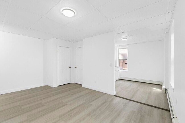 Building Photo - 1089 Summit Ave